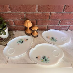 Atomic Flower Milk Glass Snack Plate Jewlery Trey Set Of Three